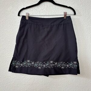 IZOD Black & Green Embroidered Hem Athletic Skort Size 6